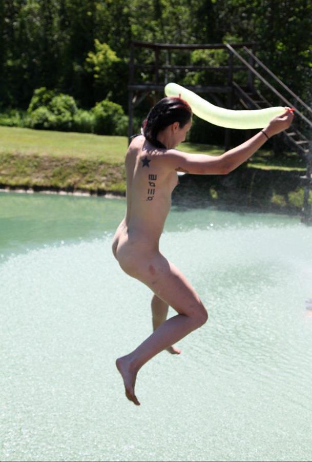 Нудистки впали в детство. Часть 6. Фото 47