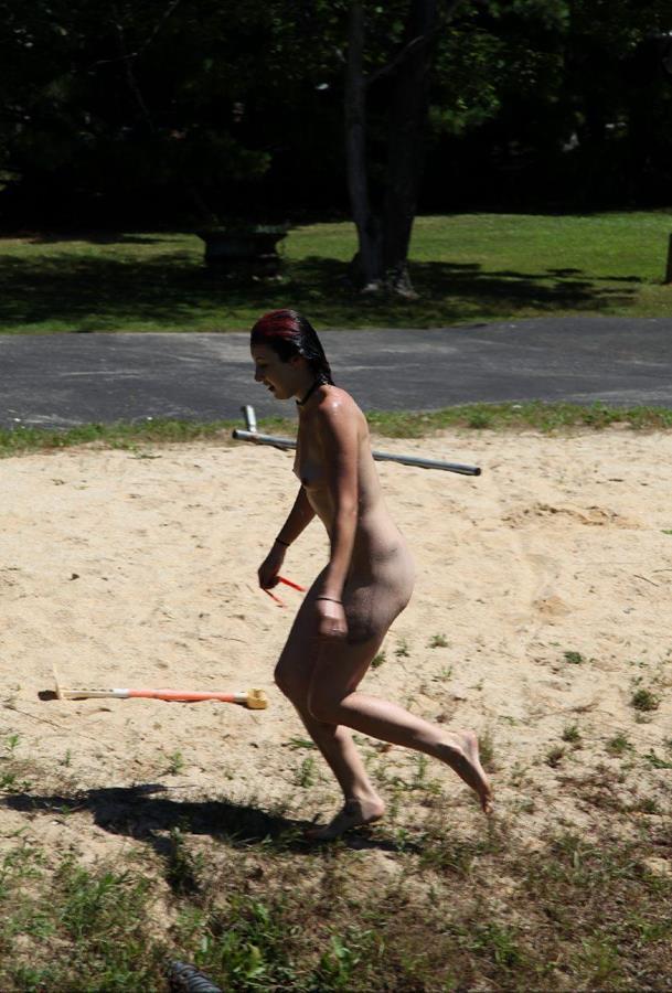 Нудистки впали в детство. Часть 6. Фото 49