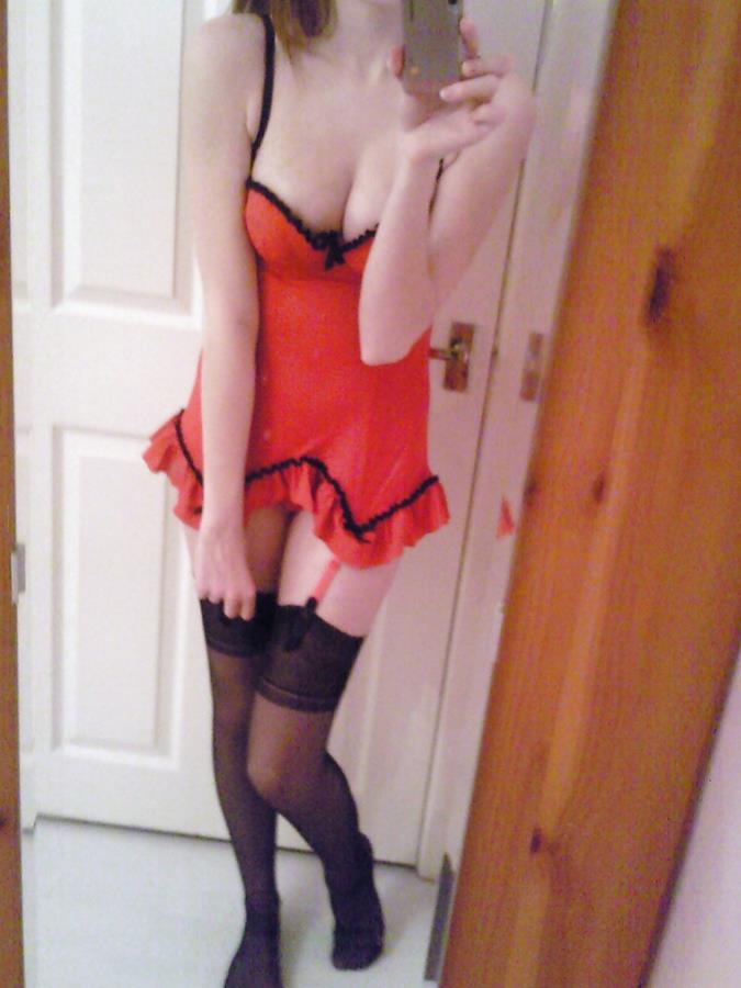 The cutest girl is photographed in the bedroom. Photo 27