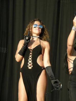 Сиськи и немного писек на рок-концертах. Часть 4. Эскиз 10