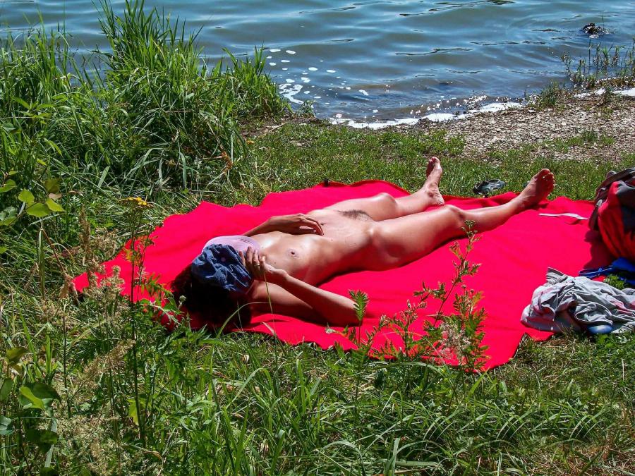 The little fluffy is sunbathing. Part 2. Photo 22