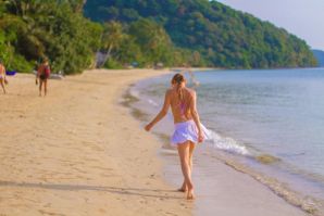 On the Beach. Thumb 5