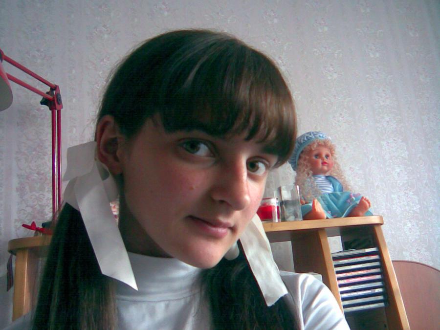 A lover of taking photos of herself on the phone. Photo 12