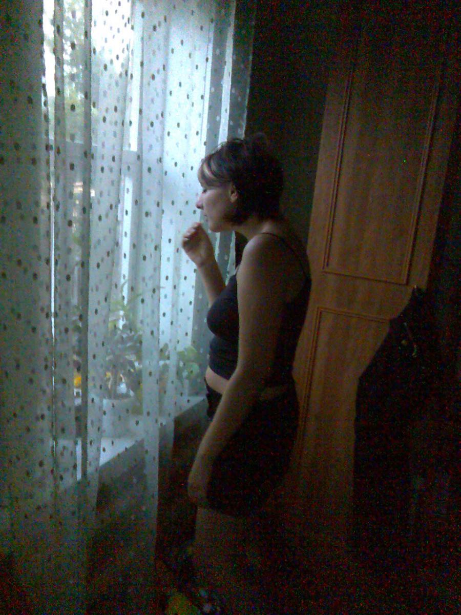 A lover of taking photos of herself on the phone. Photo 18