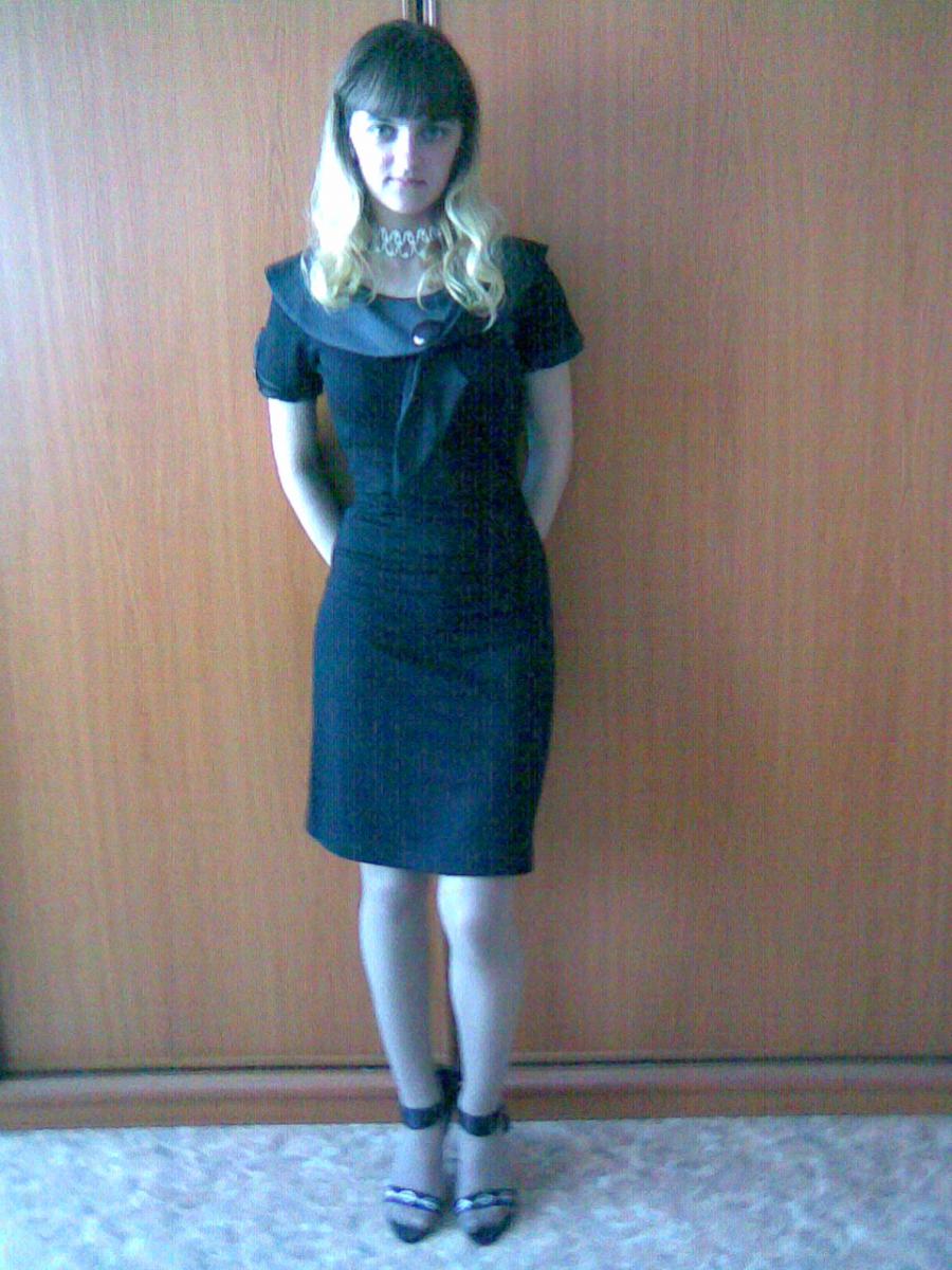 A lover of taking photos of herself on the phone. Photo 25