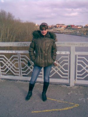 A lover of taking photos of herself on the phone. Thumb 20