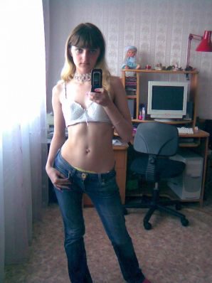 Любительница фоткать себя на телефон. Часть 2. Эскиз 39