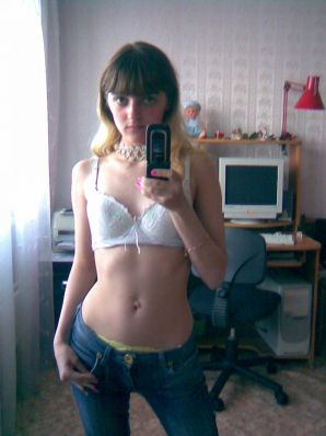 Любительница фоткать себя на телефон. Часть 2. Эскиз 42