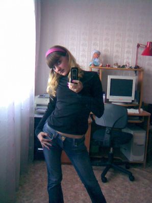 Любительница фоткать себя на телефон. Часть 2. Эскиз 43