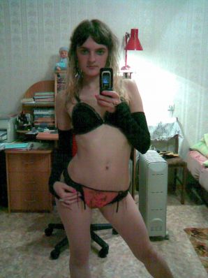 Любительница фоткать себя на телефон. Часть 2. Эскиз 47