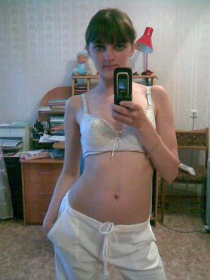 Любительница фоткать себя на телефон. Часть 2. Эскиз 9