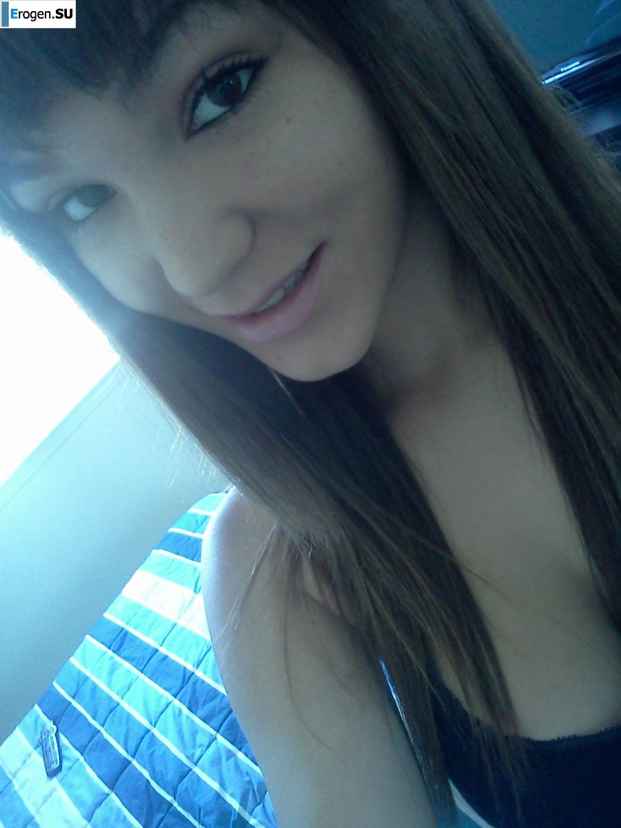 Busty Selfies. Photo 18
