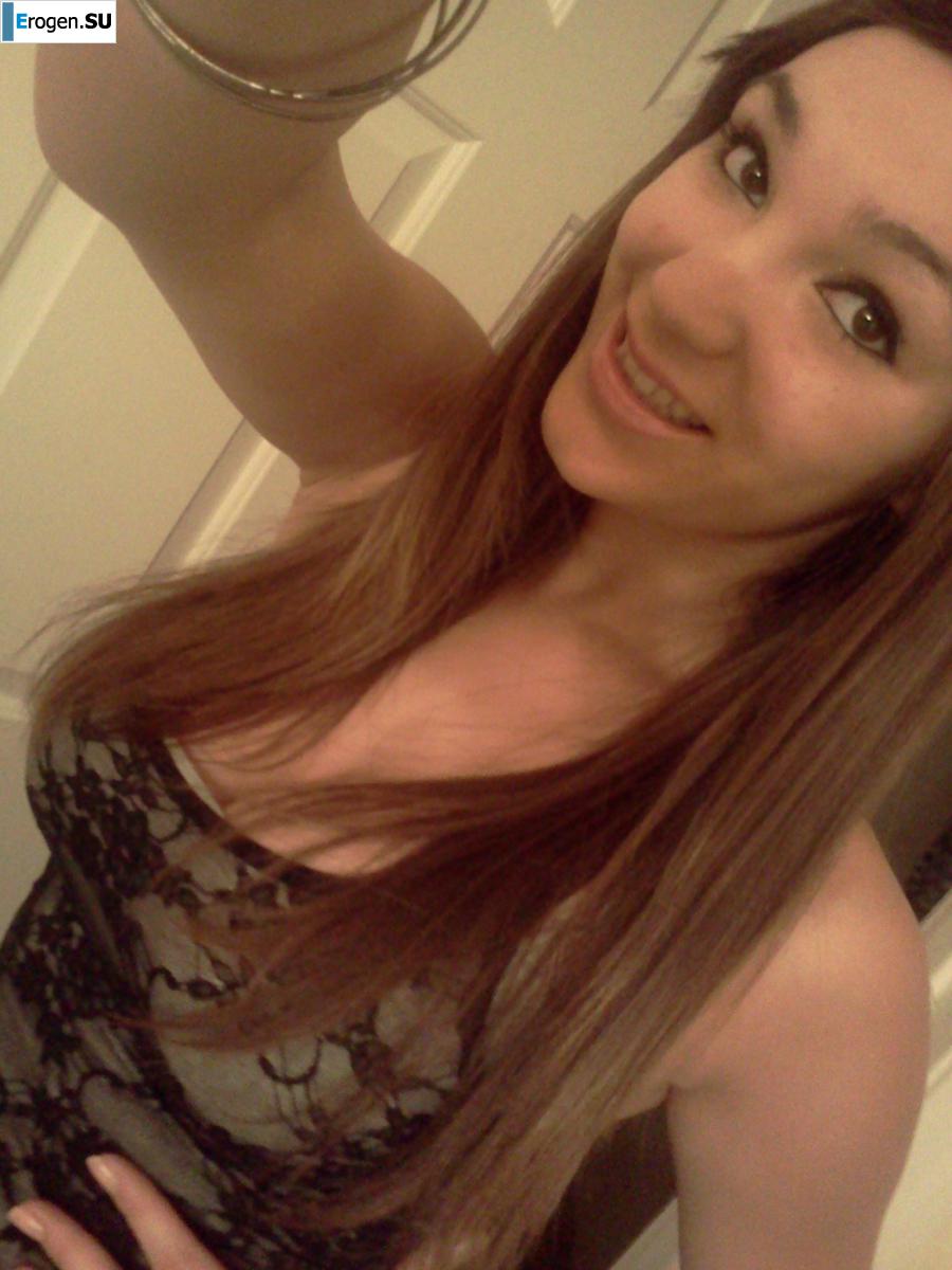 Busty Selfies. Photo 24