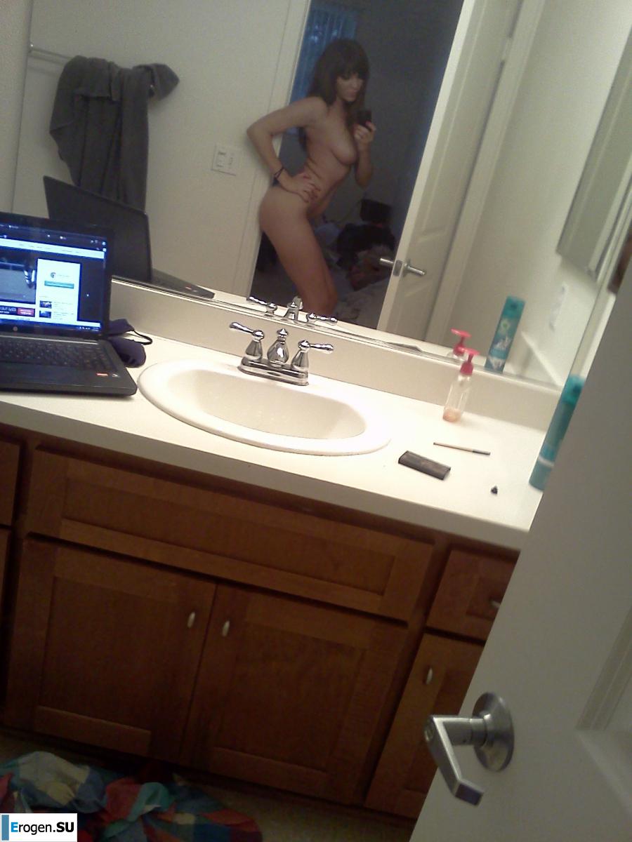 Busty Selfies. Photo 27