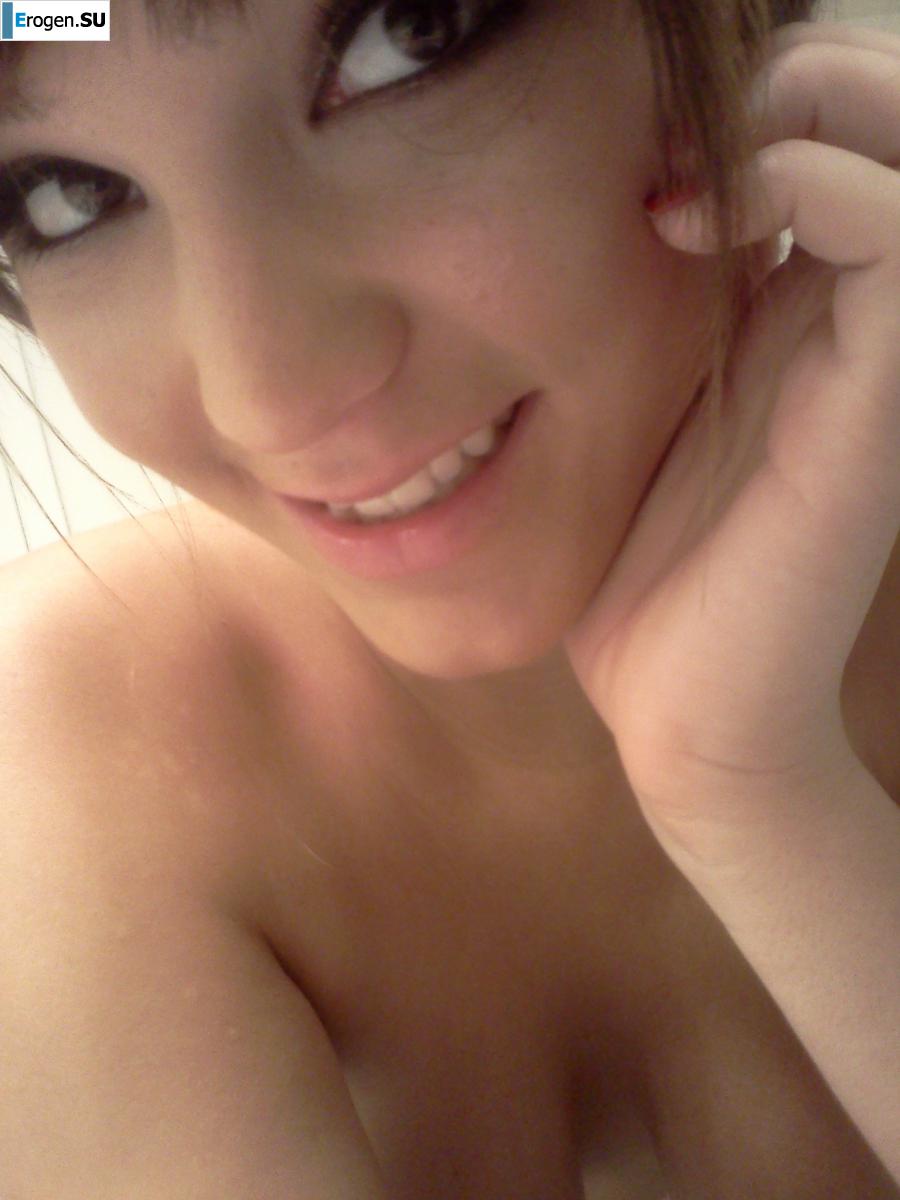 Busty Selfies. Photo 28