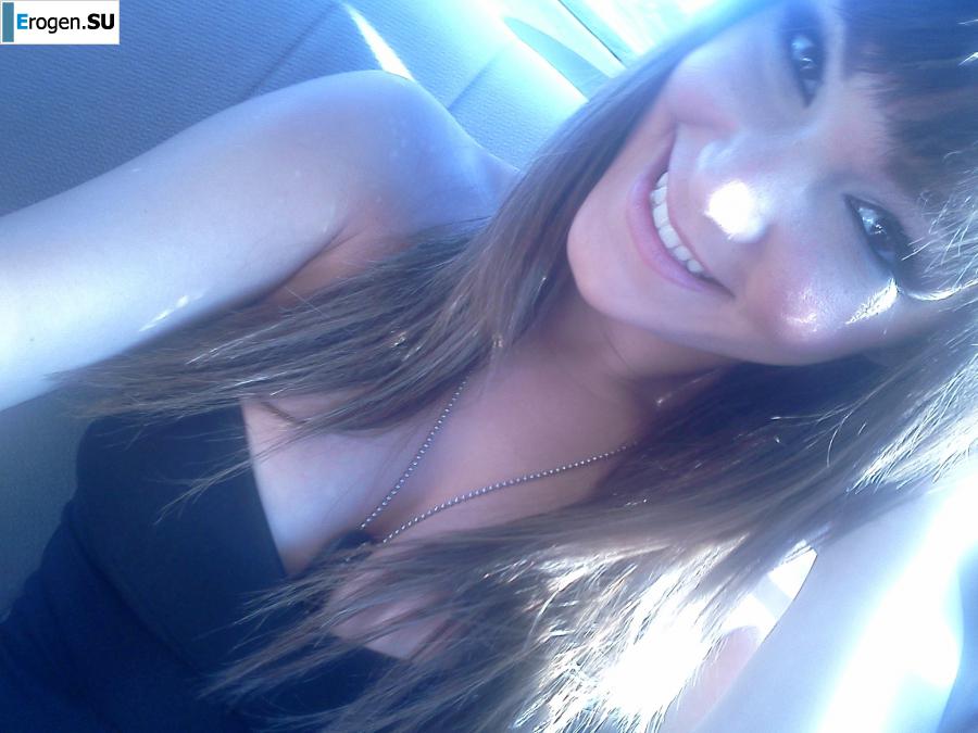 Busty Selfies. Photo 6