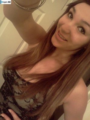 Busty Selfies. Thumb 24