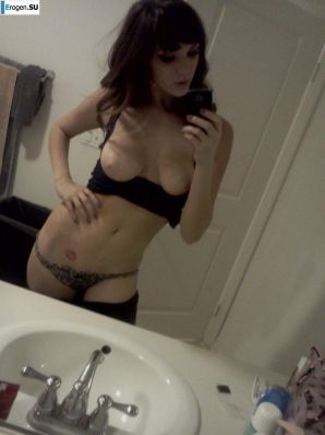 Busty Selfies. Thumb 29