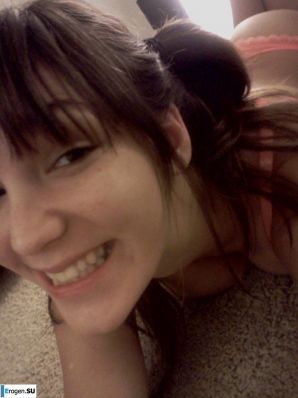 Busty Selfies. Thumb 32