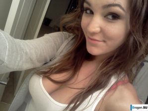 Busty Selfies. Thumb 34
