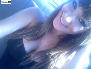 Busty Selfies. Thumb 6