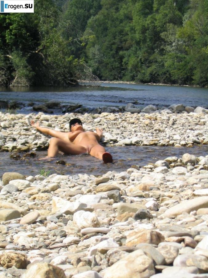 An elderly couple on vacation. Photo 16