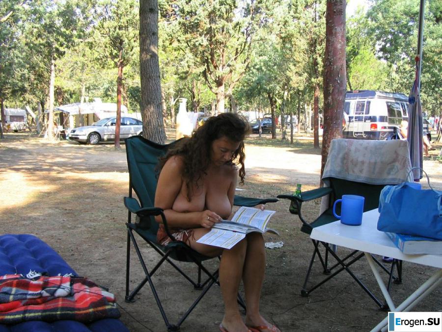 An elderly couple on vacation. Photo 28