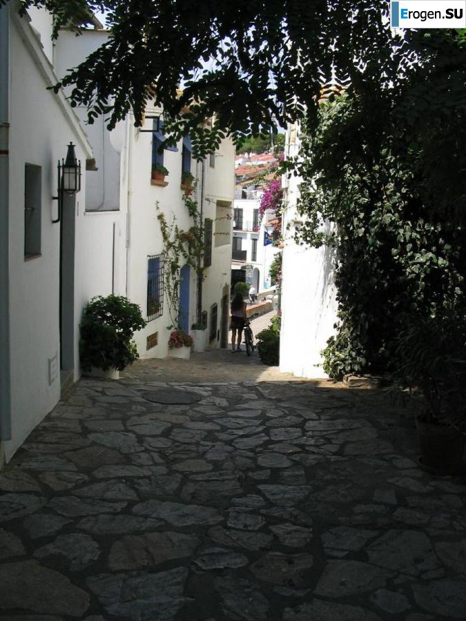 An elderly couple on vacation. Photo 29