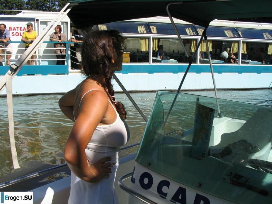 An elderly couple on vacation. Photo 3