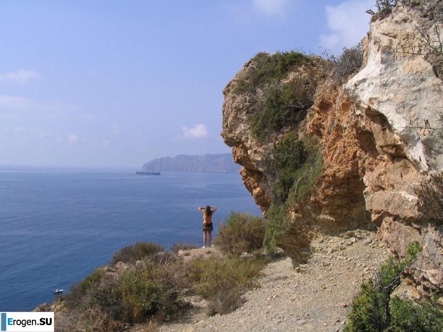 An elderly couple on vacation. Photo 38