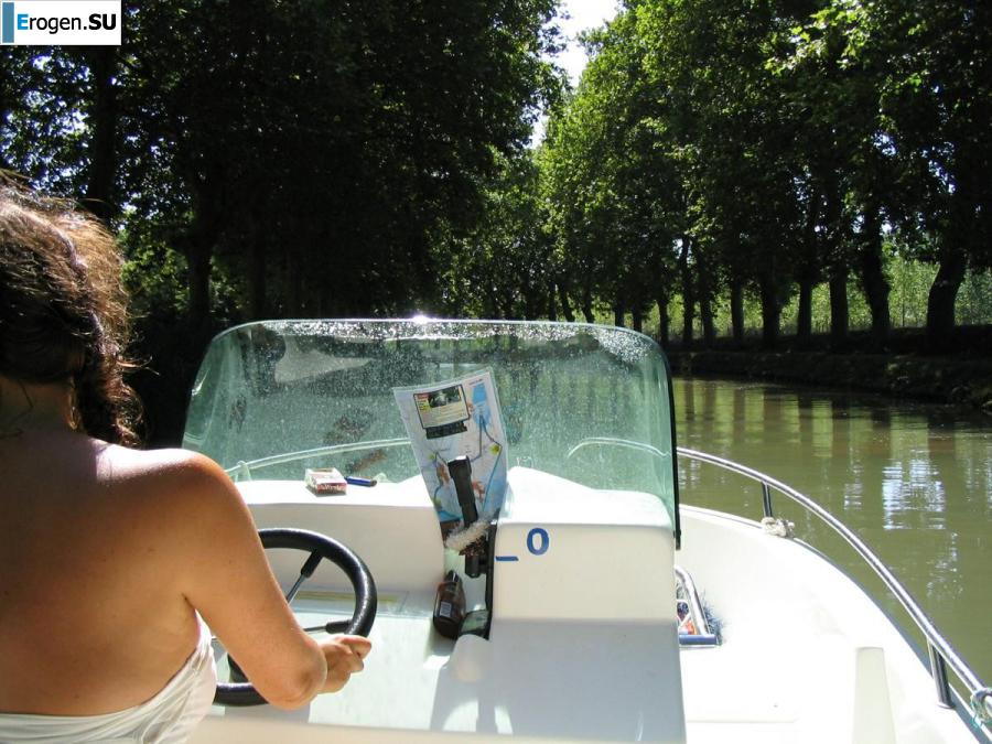 An elderly couple on vacation. Photo 5