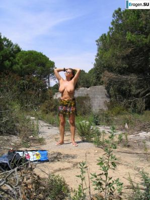 An elderly couple on vacation. Thumb 30