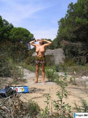 An elderly couple on vacation. Thumb 31