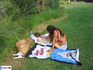 An elderly couple on vacation. Thumb 39