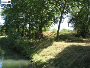 An elderly couple on vacation. Thumb 9