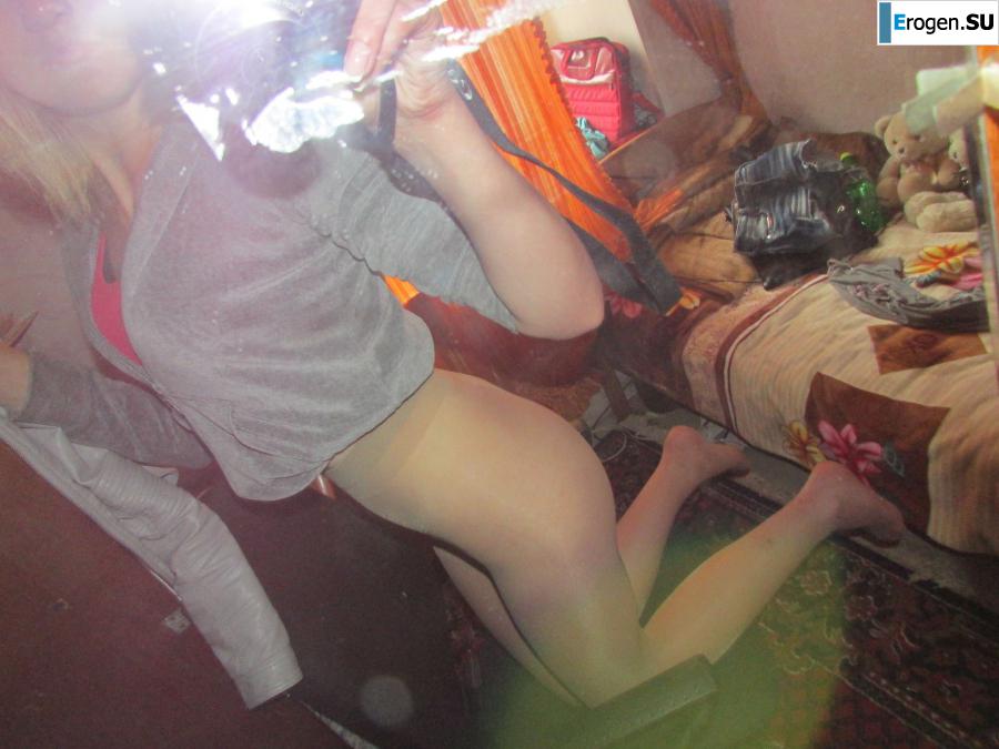 The girl loves to photograph her pussy. Photo 15