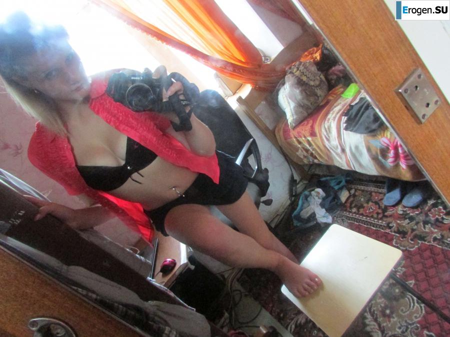 The girl loves to photograph her pussy. Photo 24