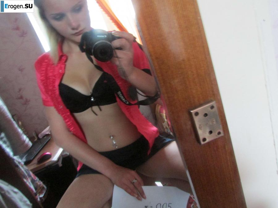 The girl loves to photograph her pussy. Photo 27