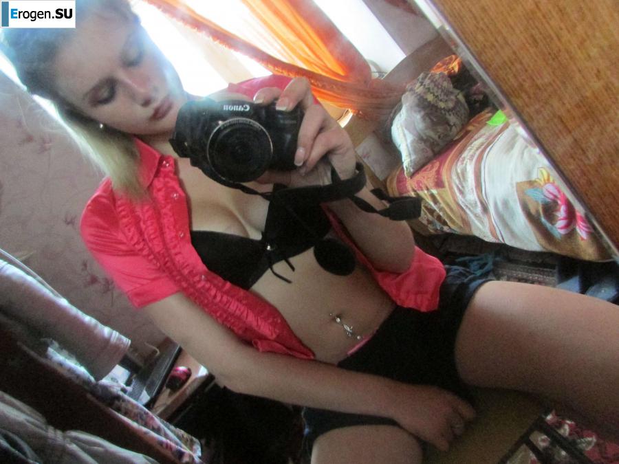 The girl loves to photograph her pussy. Photo 33