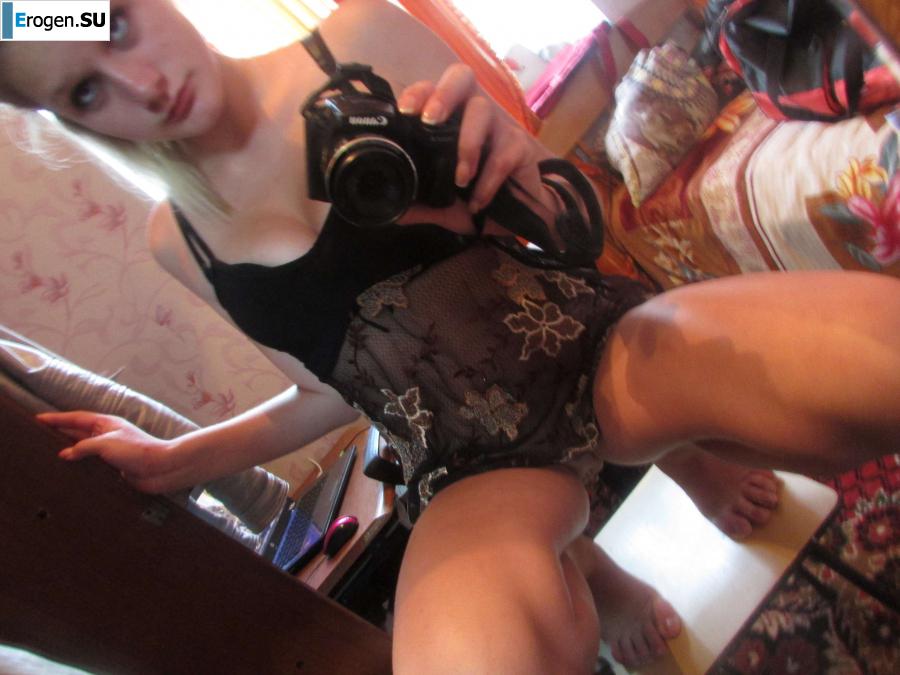 The girl loves to photograph her pussy. Photo 36