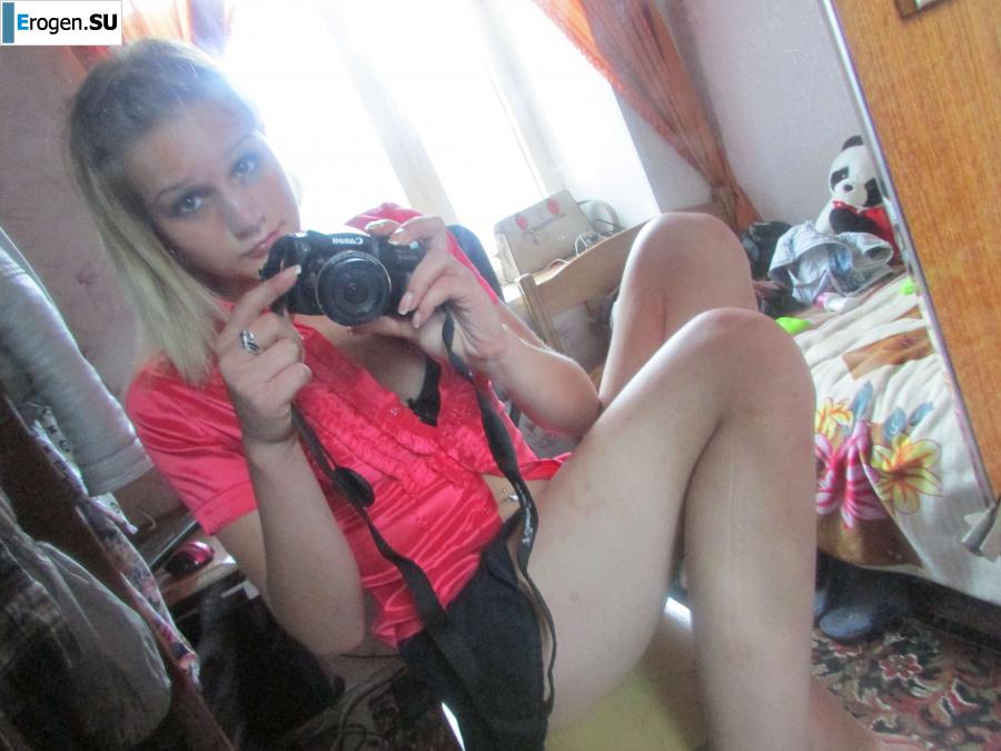 The girl loves to photograph her pussy. Photo 50