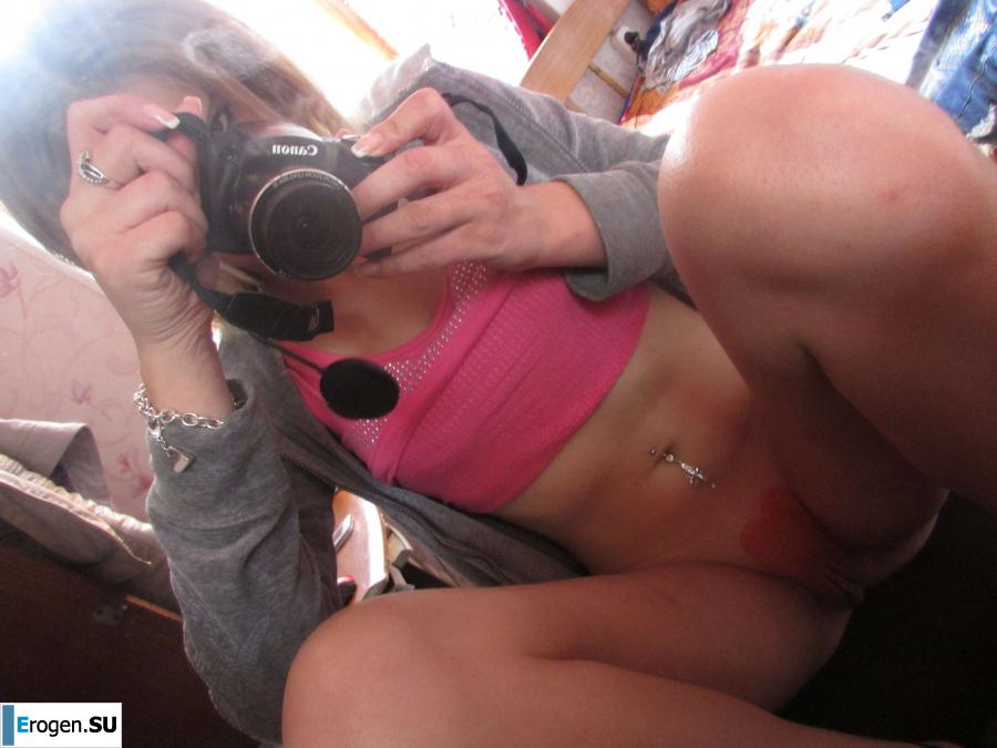 The girl loves to photograph her pussy. Photo 51