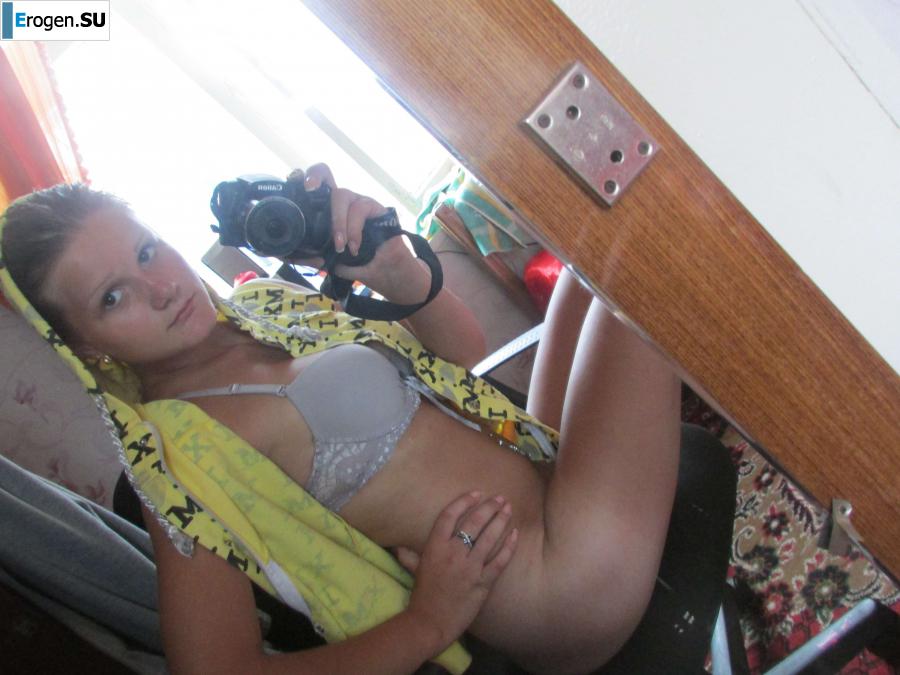 The girl loves to photograph her pussy. Photo 52