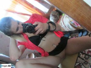 The girl loves to photograph her pussy. Thumb 39