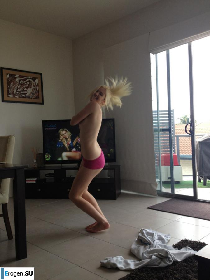 In the restroom. Photo 10