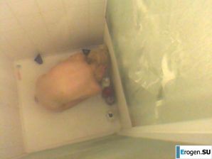 In the restroom. Thumb 38