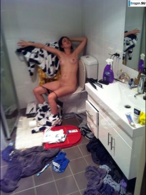 In the restroom. Thumb 49