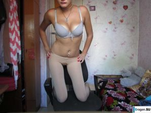 Девочка любит фотографировать свою киску. Часть 2. Эскиз 18