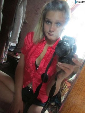 Девочка любит фотографировать свою киску. Часть 2. Эскиз 26