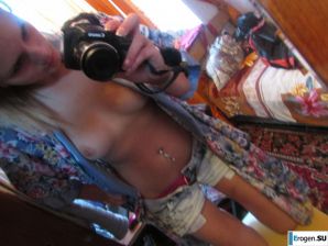 Девочка любит фотографировать свою киску. Часть 2. Эскиз 30